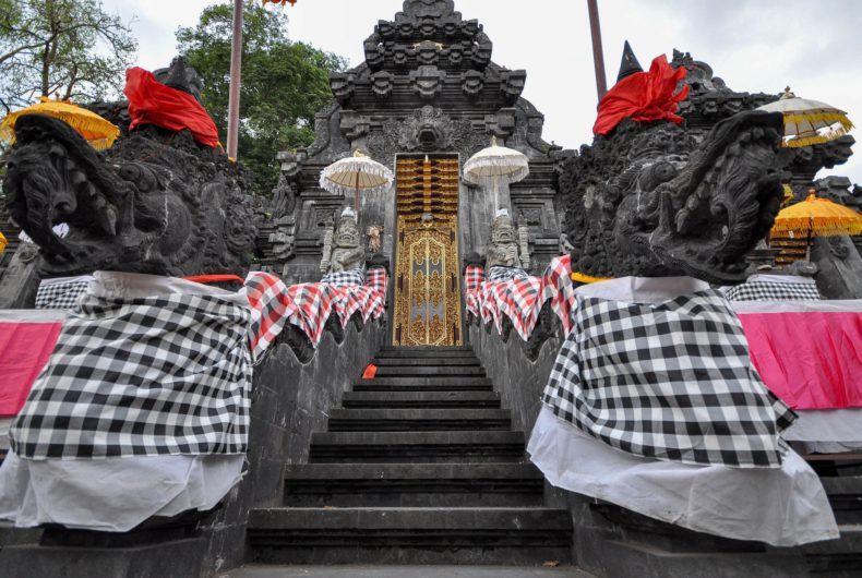 Viaje A Indonesia Goa Lawah