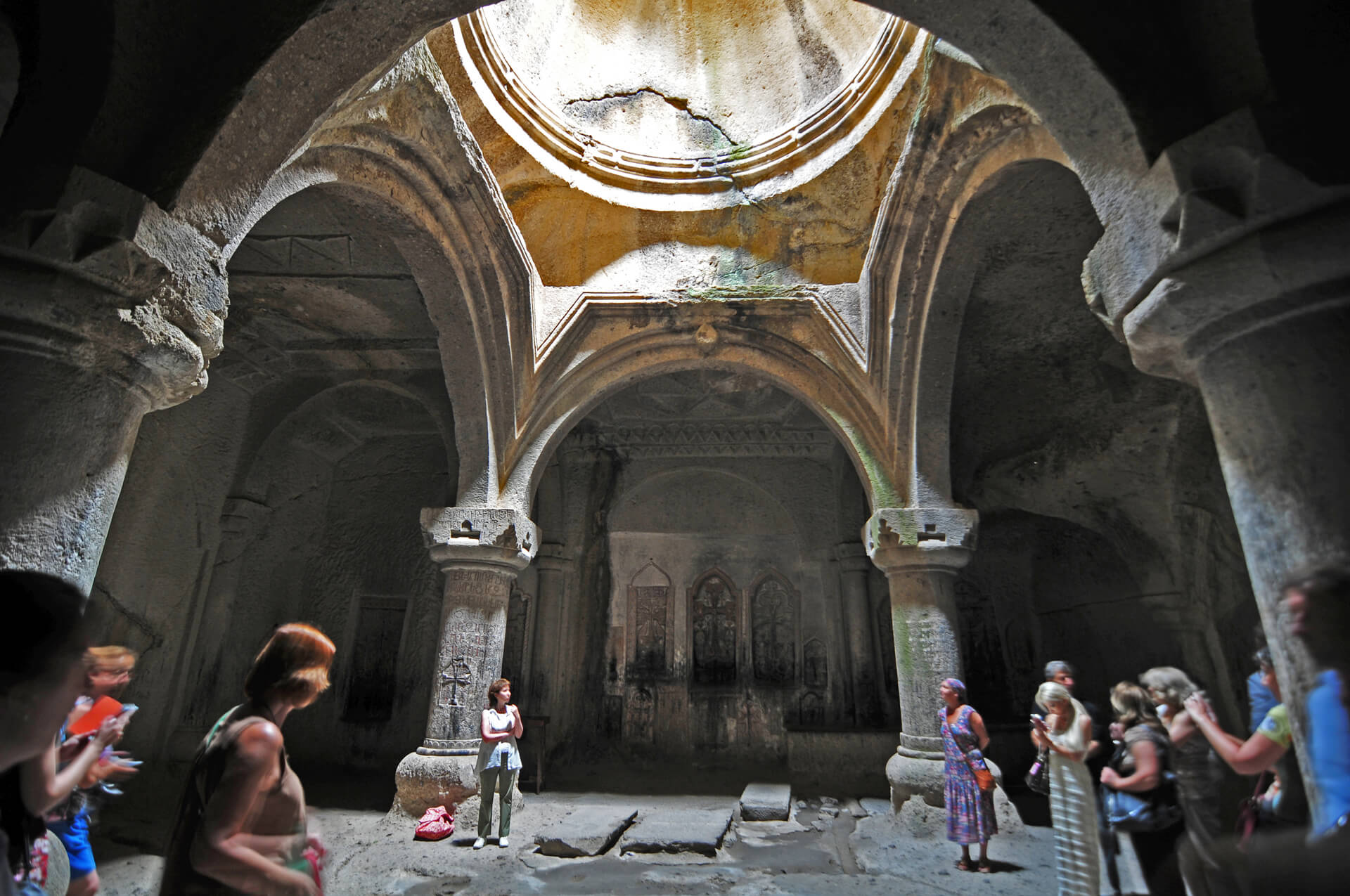 Viajes a Armenia - Monasterio de Guejard