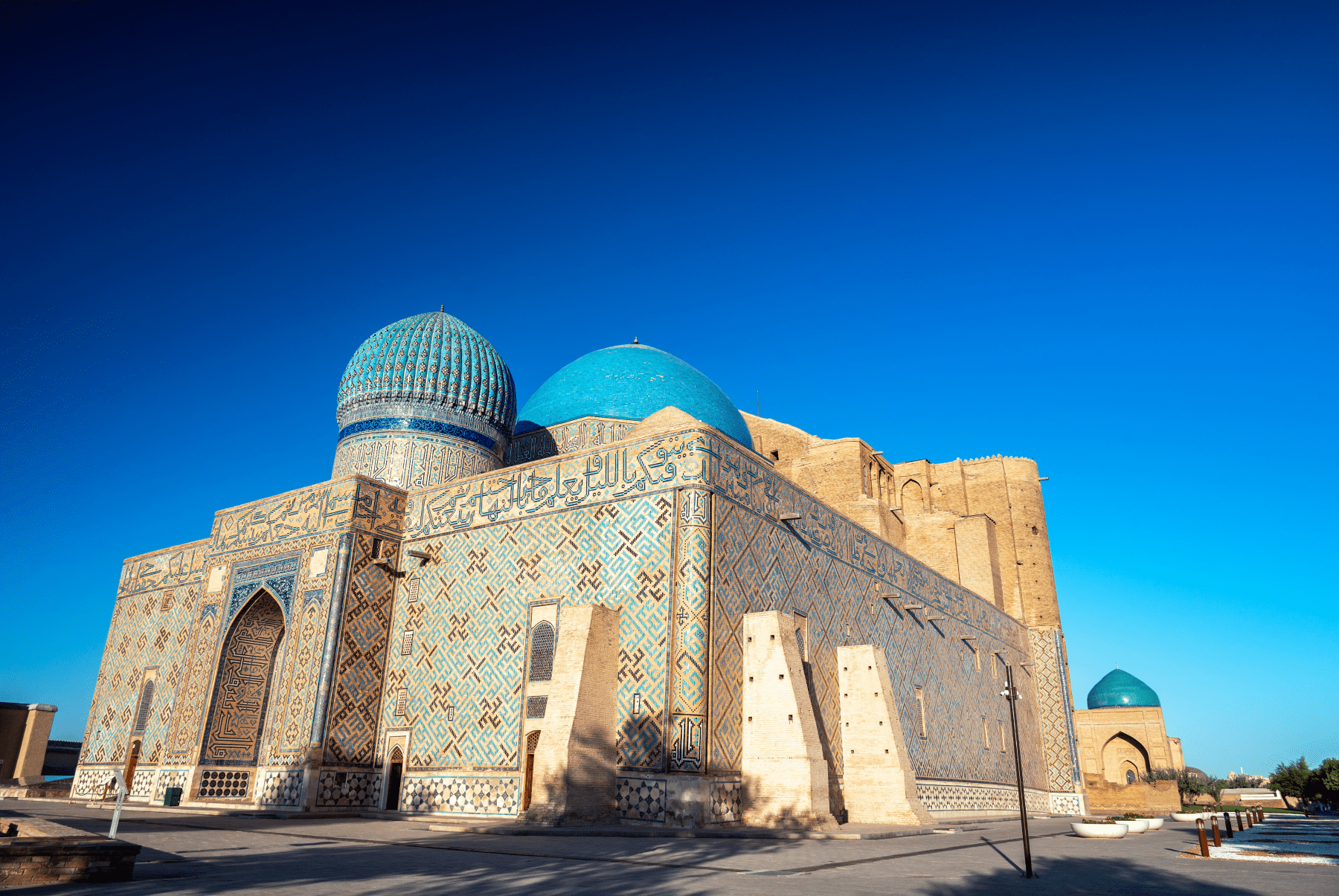 Mausoleo de Khawaja Ahmed Yasawi en Turquestán, Patrimonio UNESCO y joya de la Ruta de la Seda.